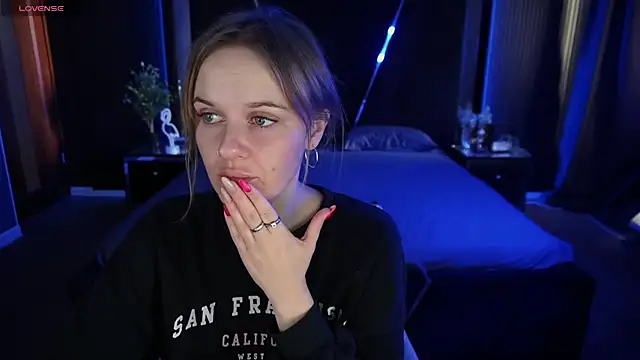 MaribelRiverr  online show from September 26, 2025, 5:44 am