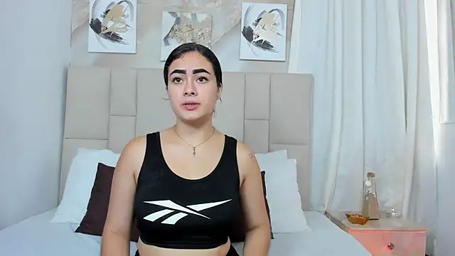 Snapshot of Jaslyn__Smith chatting on December 19, 2024, 2:24 pm Jaslyn  Smith online show from December 19, 2024, 2:24 pm