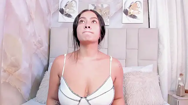 Snapshot of Jaslyn__Smith chatting on February 18, 2026, 4:58 pm Jaslyn Smith online show from February 18, 2026, 4:58 pm