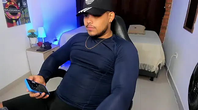 Snapshot of Camilo_caballero chatting on March 19, 2025, 11:25 pm Camilo caballero online show from March 19, 2025, 11:25 pm