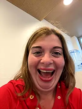 Snapshot of Lombada chatting on September 26, 2025, 8:29 am Lombada online show from September 26, 2025, 8:29 am