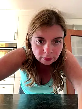 Snapshot of Lombada chatting on October 2, 2025, 2:13 pm Lombada online show from October 2, 2025, 2:13 pm