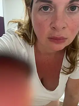 Snapshot of Lombada chatting on June 26, 2026, 9:52 pm Lombada online show from June 26, 2026, 9:52 pm