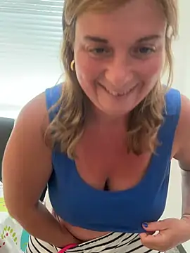 Snapshot of Lombada chatting on July 27, 2026, 12:56 pm Lombada online show from July 27, 2026, 12:56 pm