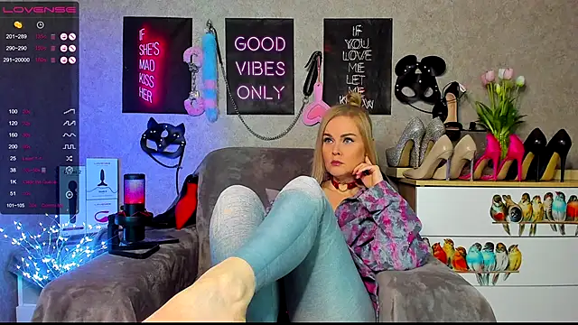 HannaKorsak online show from December 1, 2024, 5:13 pm