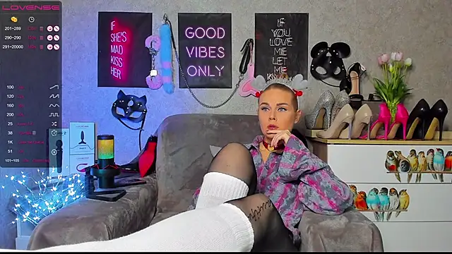 HannaKorsak online show from December 10, 2024, 5:44 pm