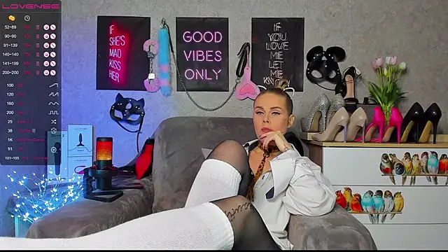HannaKorsak online show from December 11, 2024, 5:59 pm