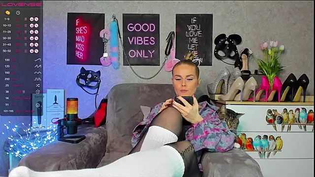 HannaKorsak online show from December 11, 2024, 9:01 pm