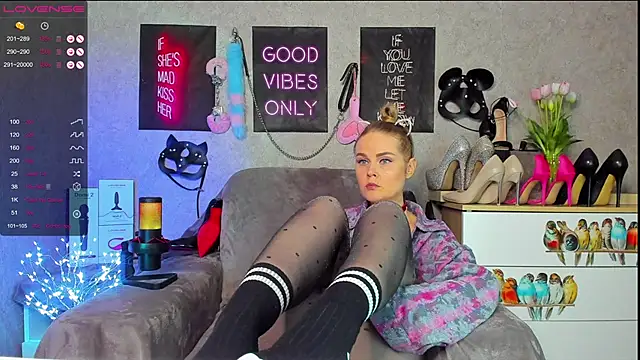 HannaKorsak online show from December 17, 2024, 7:26 pm