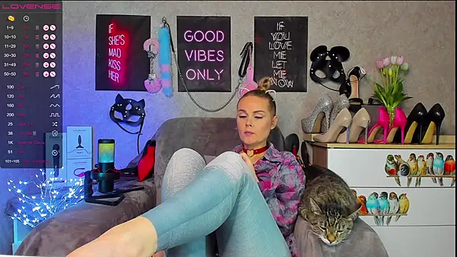 HannaKorsak online show from December 18, 2024, 10:02 pm