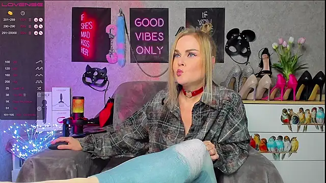 HannaKorsak online show from January 17, 2025, 3:43 pm