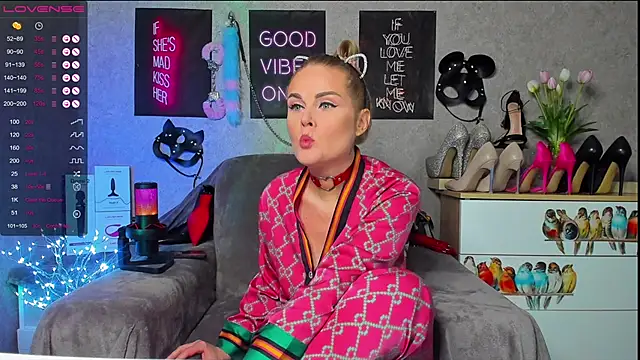 HannaKorsak online show from February 2, 2025, 6:42 pm