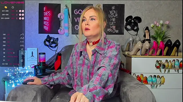 HannaKorsak online show from February 3, 2025, 5:46 pm