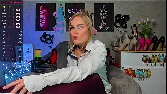 HannaKorsak online show from February 4, 2025, 5:55 pm