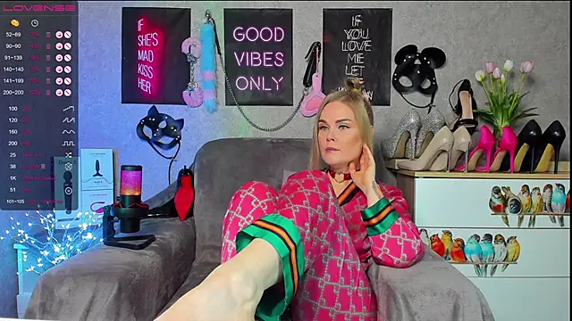 HannaKorsak online show from February 7, 2025, 2:04 pm