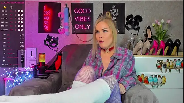 HannaKorsak online show from February 10, 2025, 3:10 pm