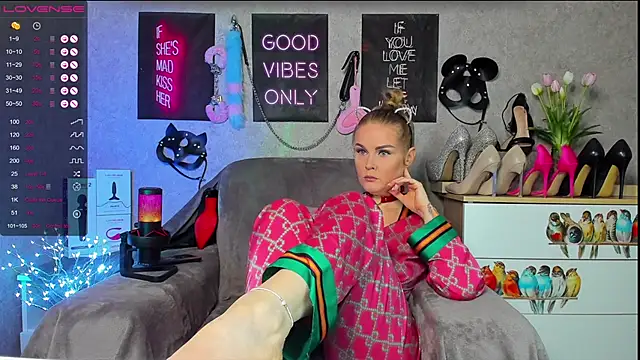 HannaKorsak online show from February 11, 2025, 5:50 pm