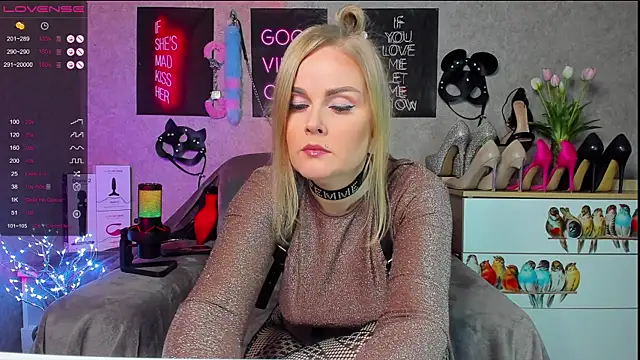 HannaKorsak online show from February 12, 2025, 5:48 pm