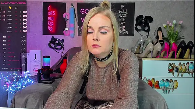 HannaKorsak online show from February 12, 2025, 8:50 pm