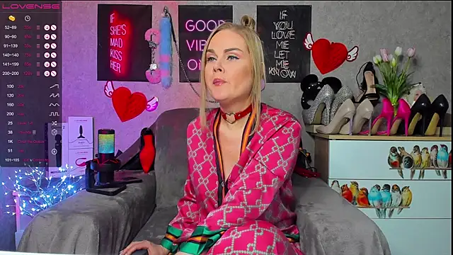 HannaKorsak online show from February 13, 2025, 6:59 pm