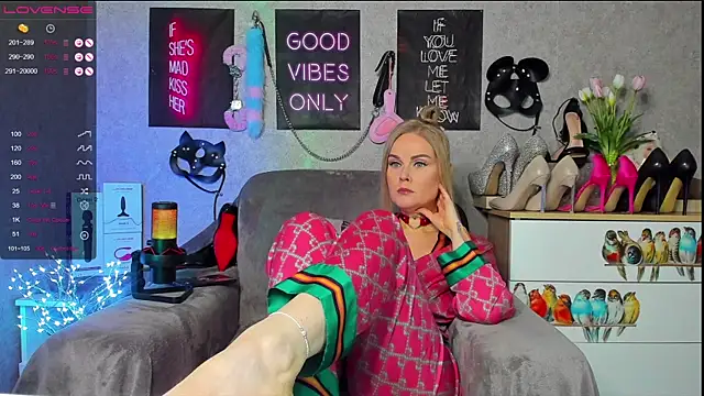 HannaKorsak online show from February 17, 2025, 6:48 pm