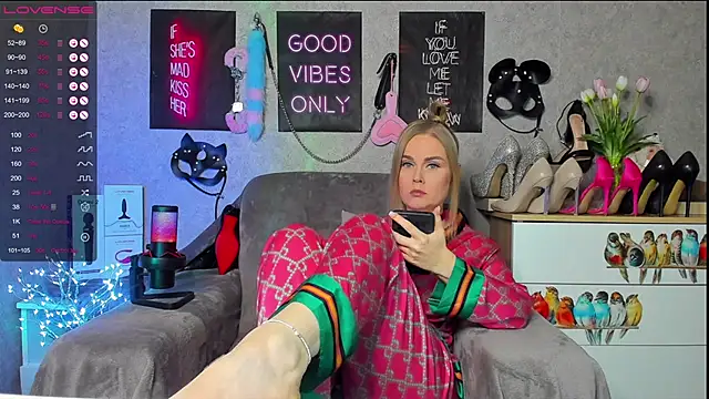 HannaKorsak online show from February 19, 2025, 7:05 pm