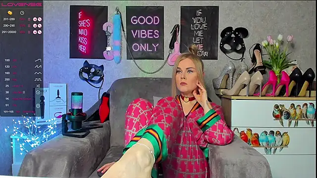 HannaKorsak online show from February 21, 2025, 4:05 pm
