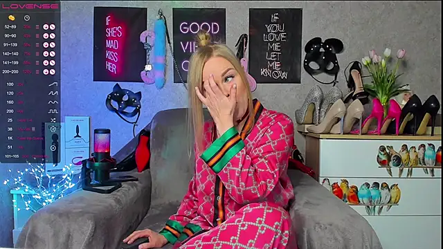 HannaKorsak online show from February 24, 2025, 6:15 pm