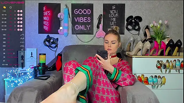 HannaKorsak online show from February 25, 2025, 9:57 pm