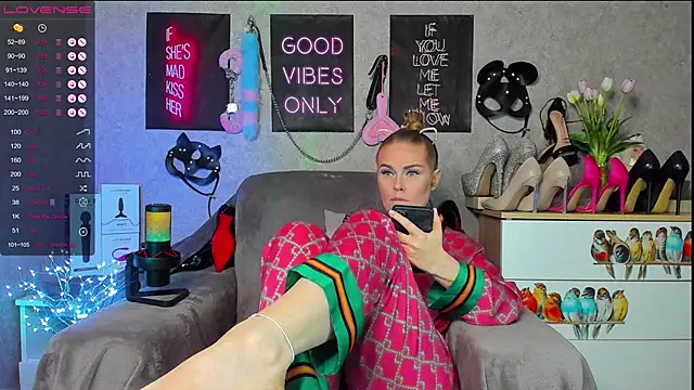 HannaKorsak online show from February 26, 2025, 9:48 pm