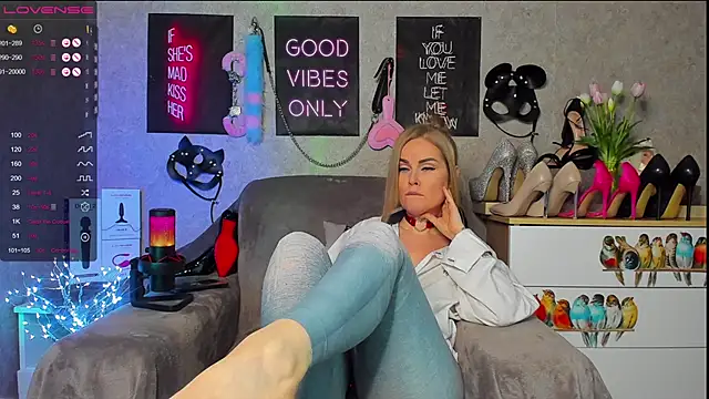 HannaKorsak online show from February 27, 2025, 8:42 pm