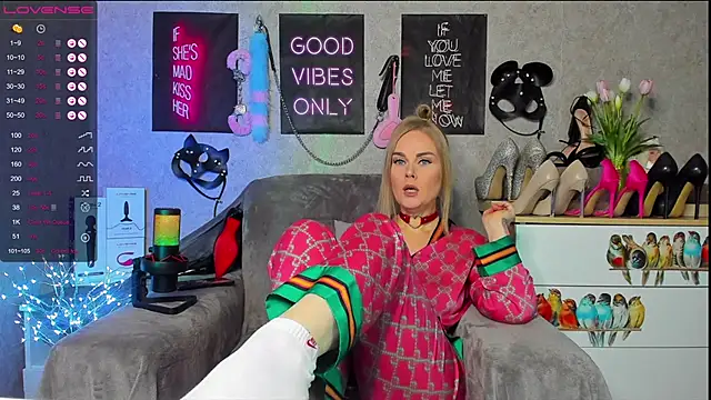 HannaKorsak online show from March 3, 2025, 12:27 pm