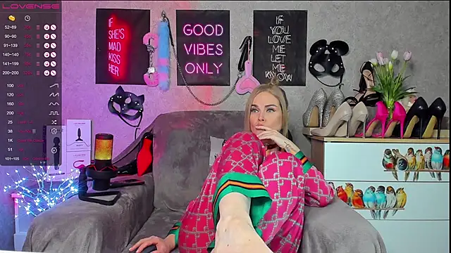 HannaKorsak online show from March 6, 2025, 6:05 pm