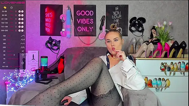 HannaKorsak online show from March 9, 2025, 5:17 pm