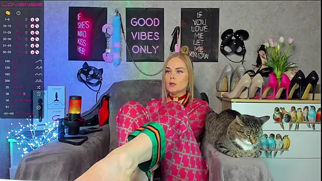 HannaKorsak online show from March 11, 2025, 8:53 pm