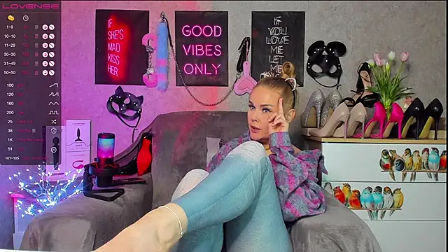 HannaKorsak online show from March 12, 2025, 9:24 pm