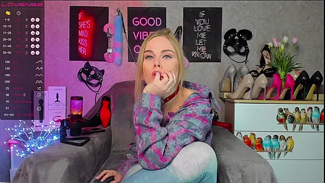 HannaKorsak online show from March 16, 2025, 9:26 pm