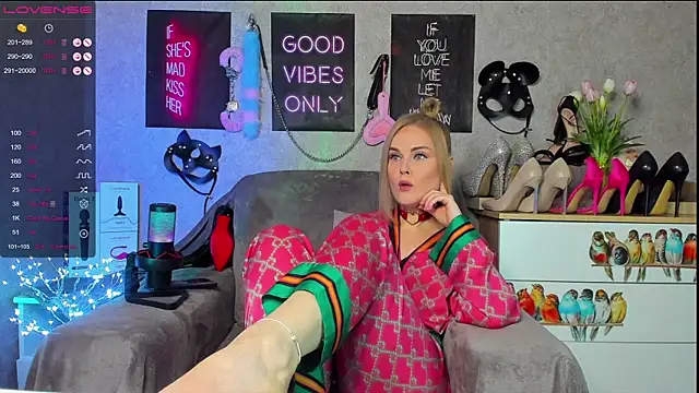HannaKorsak online show from March 19, 2025, 6:55 pm
