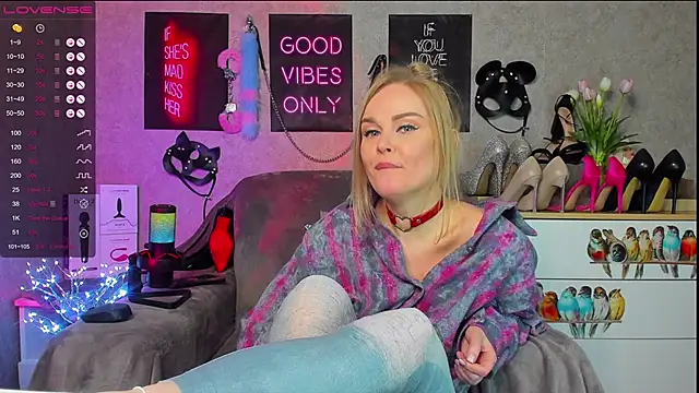 HannaKorsak online show from March 21, 2025, 9:34 pm