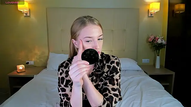 Stacy River online show from November 14, 2025, 9:30 am