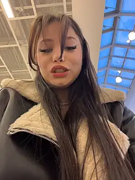 Snapshot of Chloe__Moon chatting on October 29, 2025, 1:24 pm Chloe  Moon online show from October 29, 2025, 1:24 pm