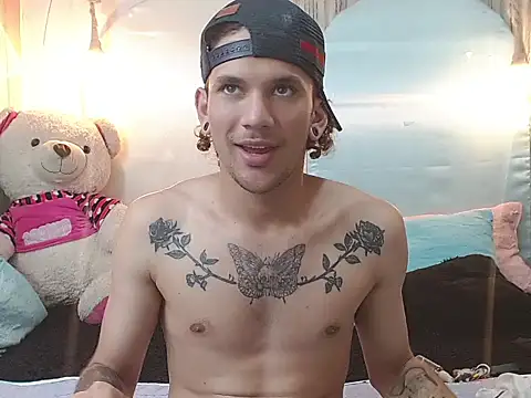 tylor boy online show from November 25, 2025, 7:47 pm