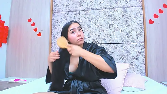 dafne hada online show from March 16, 2025, 1:28 am