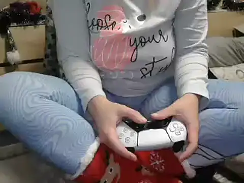 Snapshot of LaRa_forU chatting on December 12, 2024, 7:37 pm LaRa forU online show from December 12, 2024, 7:37 pm