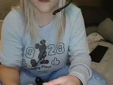 Snapshot of LaRa_forU chatting on January 22, 2025, 5:38 pm LaRa forU online show from January 22, 2025, 5:38 pm