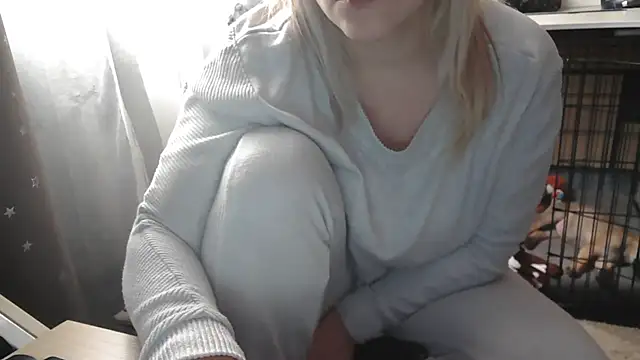 Snapshot of LaRa_forU chatting on February 9, 2025, 11:04 am LaRa forU online show from February 9, 2025, 11:04 am