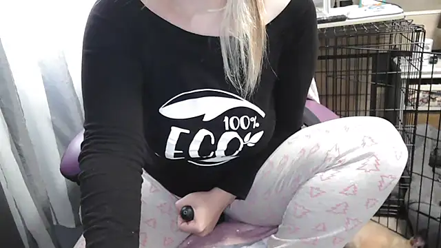 Snapshot of LaRa_forU chatting on February 20, 2025, 3:52 pm LaRa forU online show from February 20, 2025, 3:52 pm