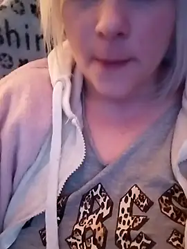 Snapshot of LaRa_forU chatting on March 16, 2025, 9:37 pm LaRa forU online show from March 16, 2025, 9:37 pm