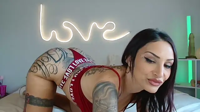 JuliaVegaOff online show from May 7, 2026, 11:26 am