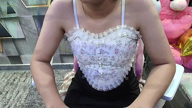 Snapshot of YourKusu chatting on October 28, 2025, 6:10 pm YourKusu online show from October 28, 2025, 6:10 pm